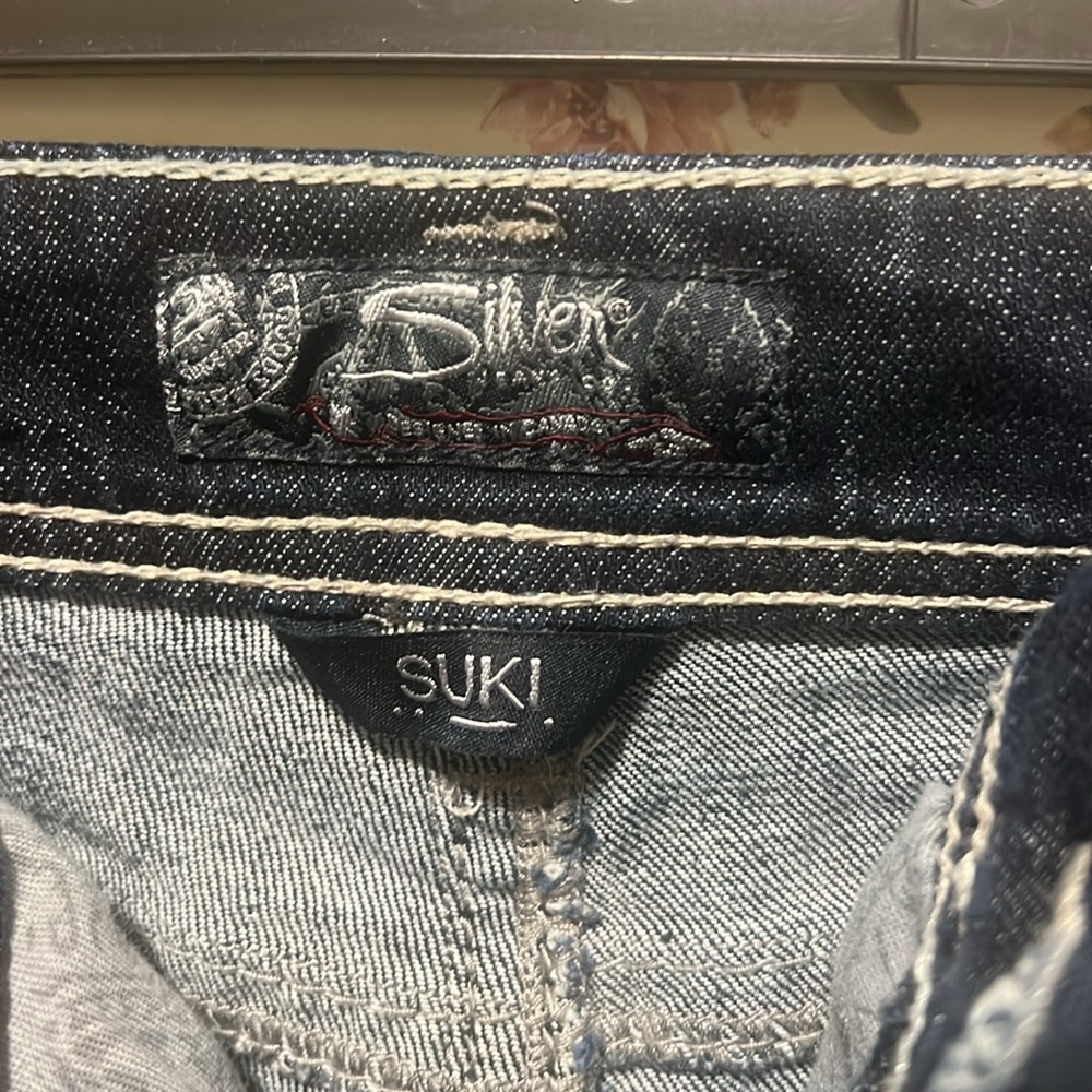 Silver Jeans Blue Jean Shorts with Decorative Back Women’s size W33 - Picture 2 of 6